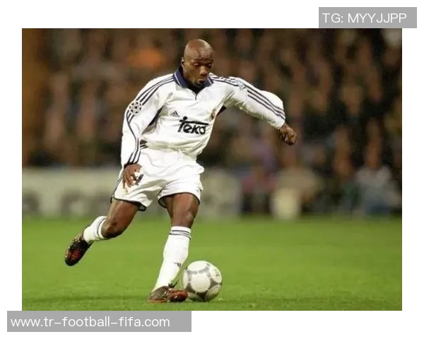 探讨足球历史上最强后腰的影响力与技术特点分析